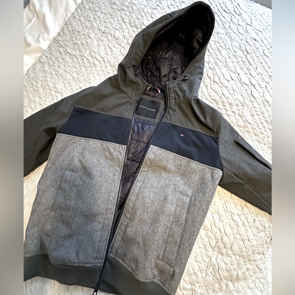 Tommy Hilfiger hooded zip up jacket with shoulder pocket